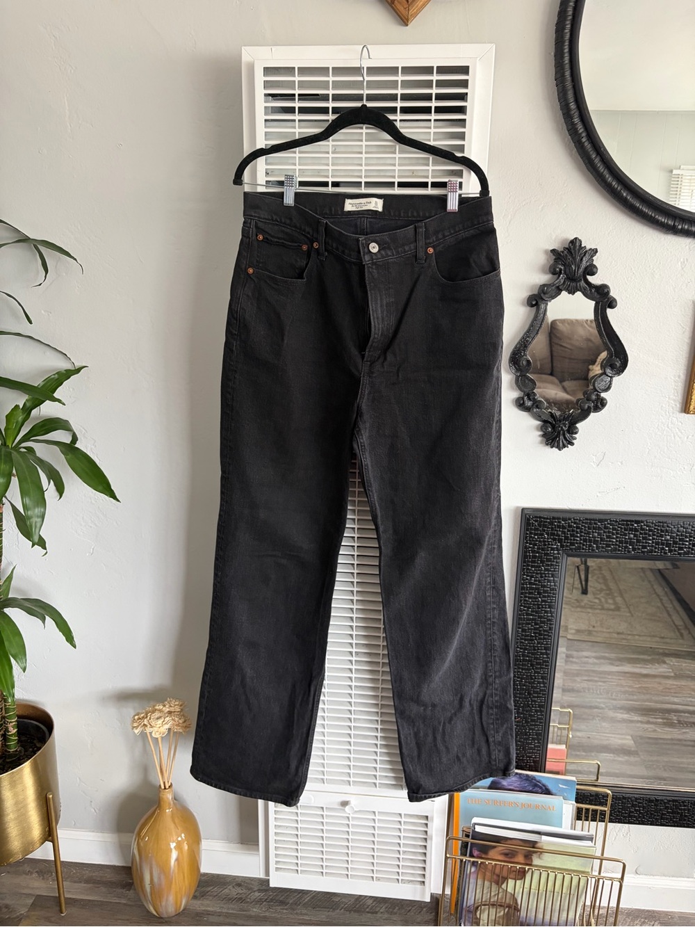 Abercrombie and fitch women’s size 31/12 long, black High rise 90’s relaxed jean